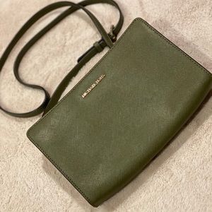 Michael kors crossbody